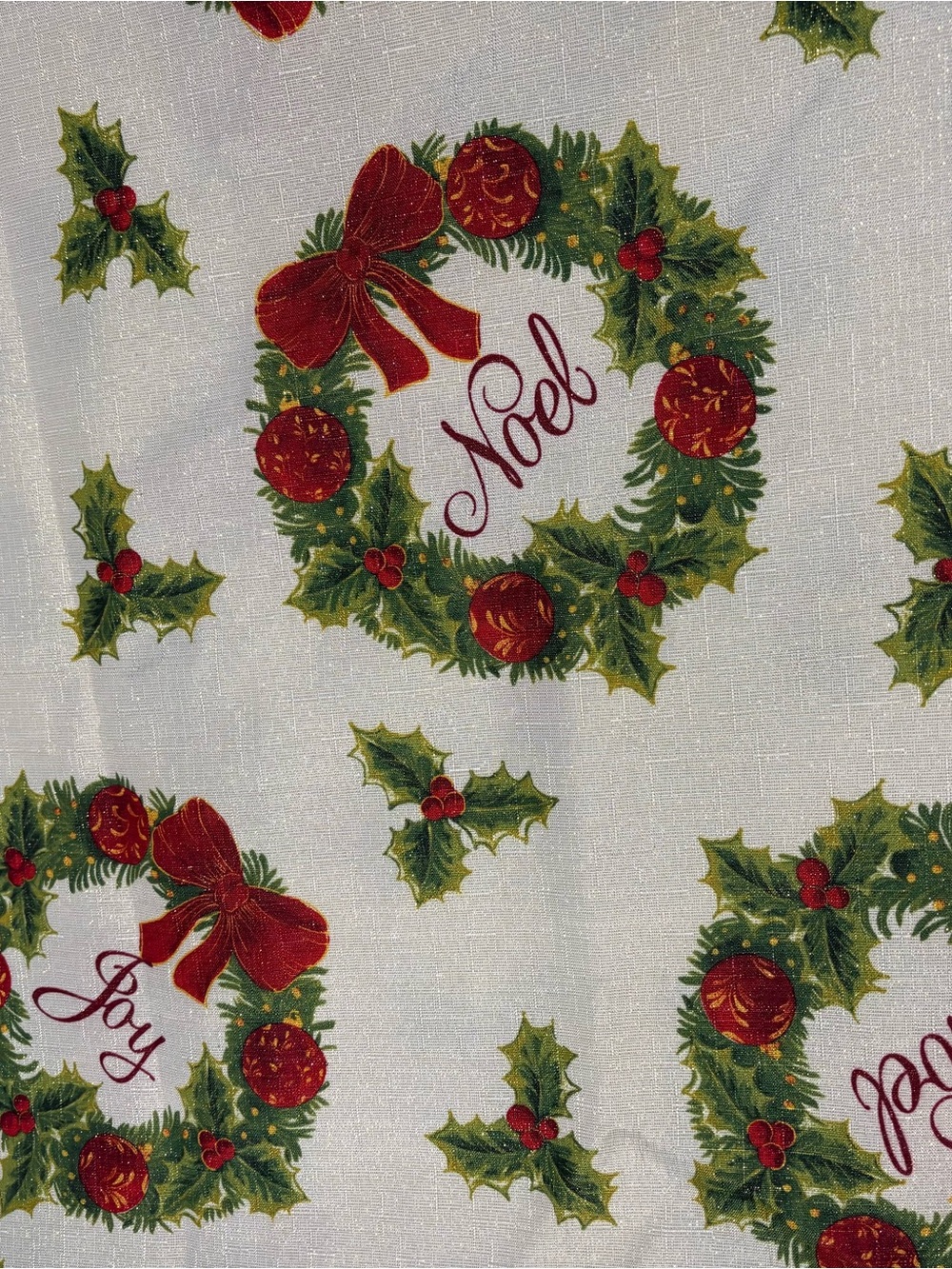 Holiday Wreath Table Linen - Red & Green